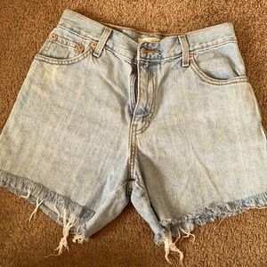 Levi Hi-Rise Mom shorts